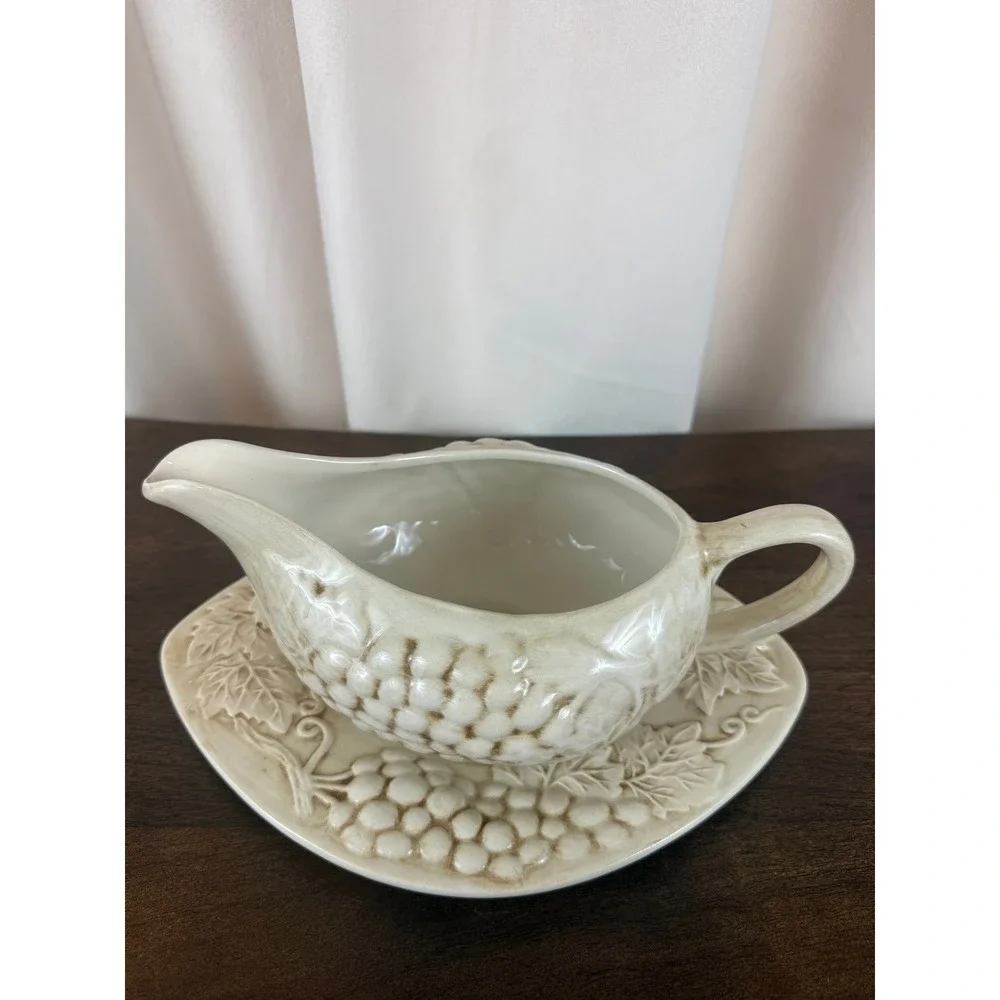 Vintage Harry and David Hda1 Grapes Portugal Gravy Boat and Tray‎ READ